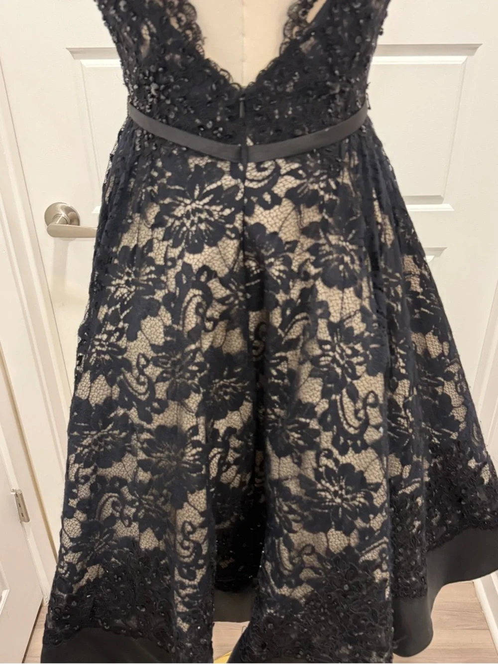 🔥Mac Duggal Black Lace Midi Dress with Nude Illusion Bodice - Picture 10 of 11